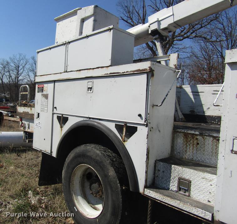 image for item DC4360 2005 Freightliner M2 106 bucket truck