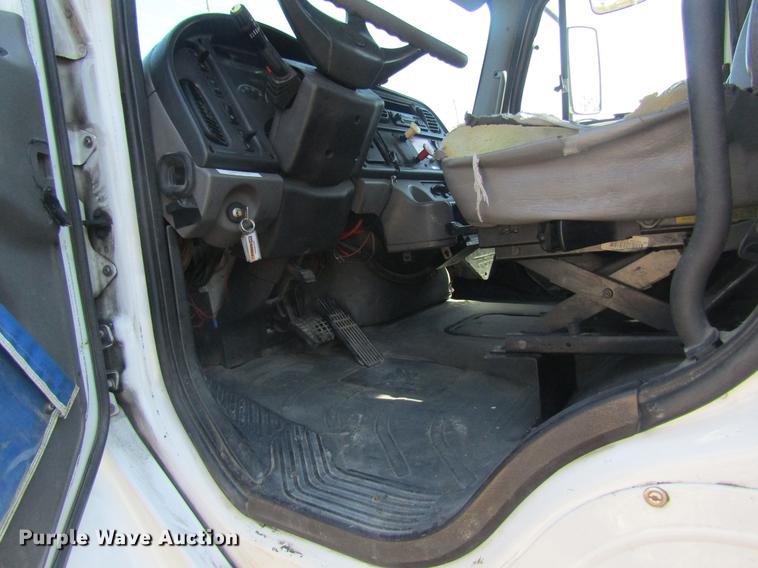 image for item DC4360 2005 Freightliner M2 106 bucket truck