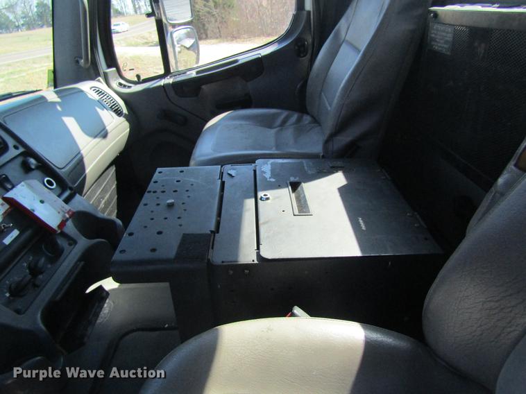 image for item DC4360 2005 Freightliner M2 106 bucket truck