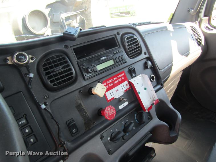 image for item DC4360 2005 Freightliner M2 106 bucket truck