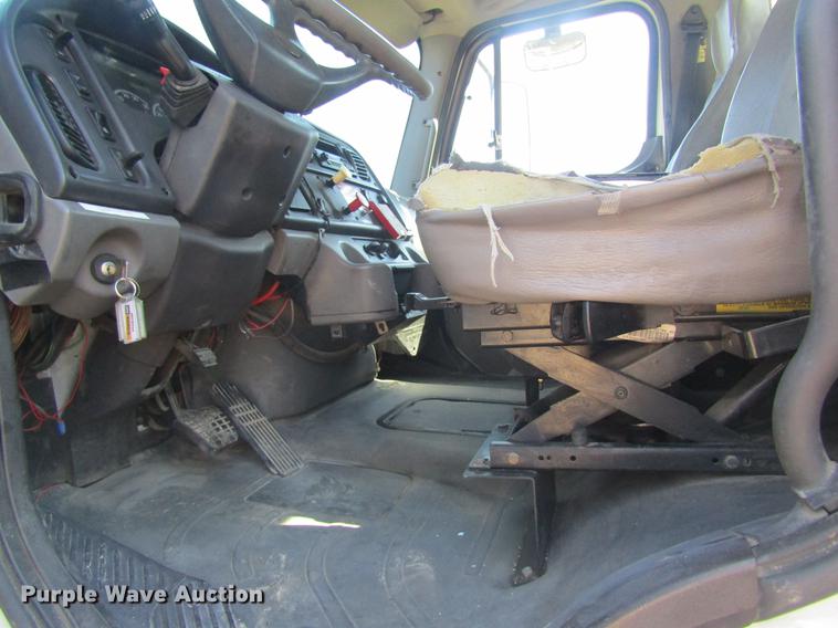 image for item DC4360 2005 Freightliner M2 106 bucket truck