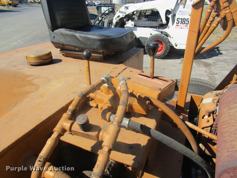 image for item DC4386 Mauldin 2-4 double drum vibratory roller