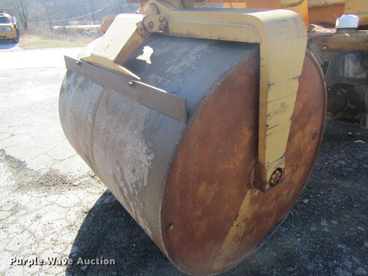 image for item DC4393 1980 Hyster C350C double drum roller