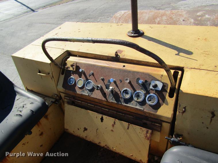 image for item DC4393 1980 Hyster C350C double drum roller