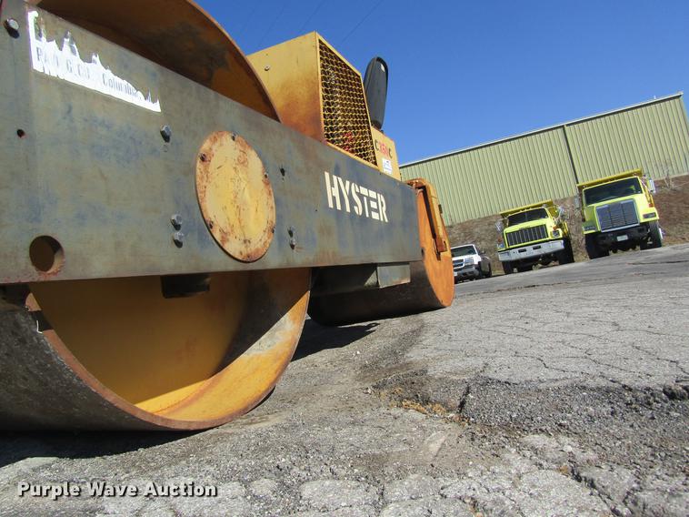 image for item DC4393 1980 Hyster C350C double drum roller