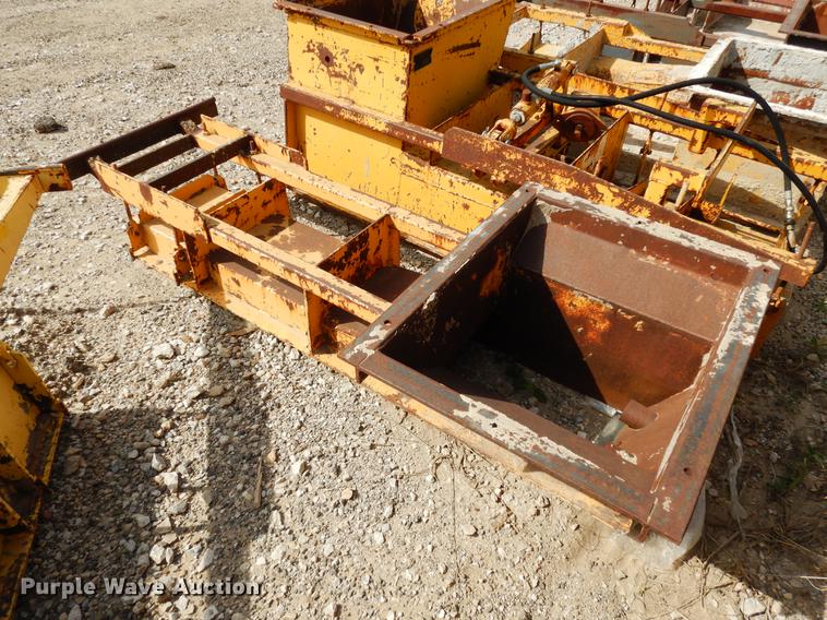 image for item DC5967 Gomaco GT-6200 curb and gutter machine