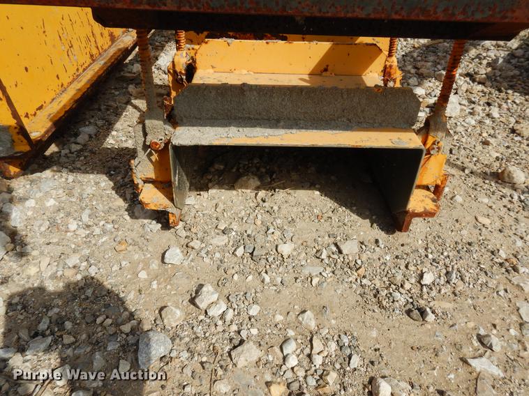 image for item DC5967 Gomaco GT-6200 curb and gutter machine