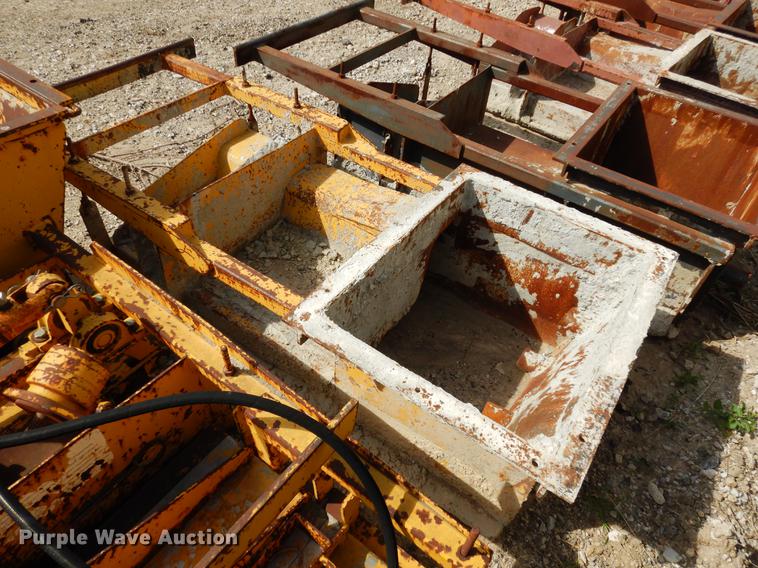 image for item DC5967 Gomaco GT-6200 curb and gutter machine