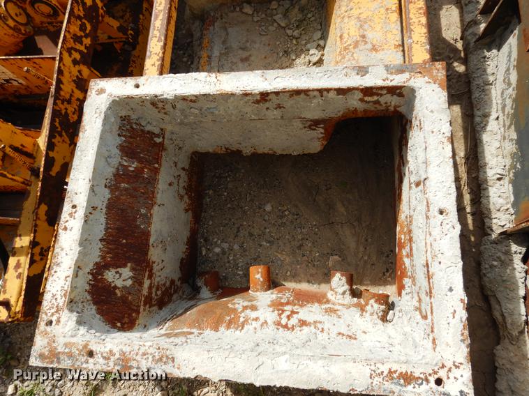 image for item DC5967 Gomaco GT-6200 curb and gutter machine