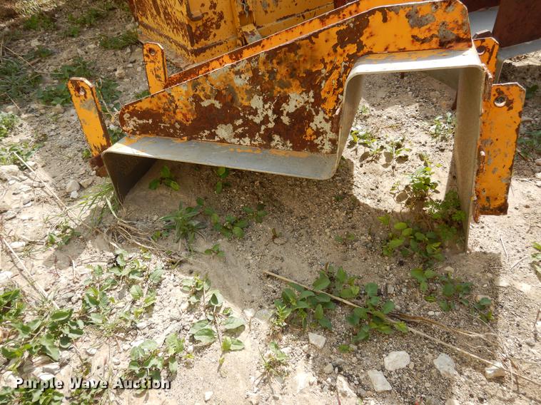 image for item DC5967 Gomaco GT-6200 curb and gutter machine