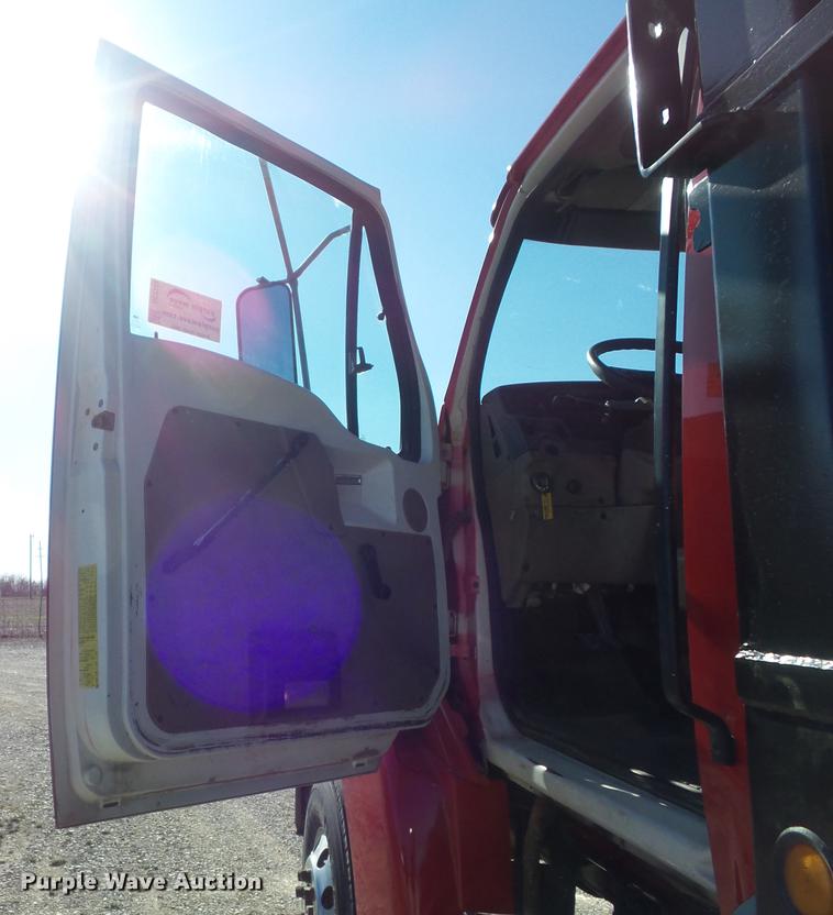 image for item DC7373 2001 Sterling L9500 dump truck