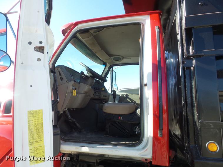 image for item DC7373 2001 Sterling L9500 dump truck