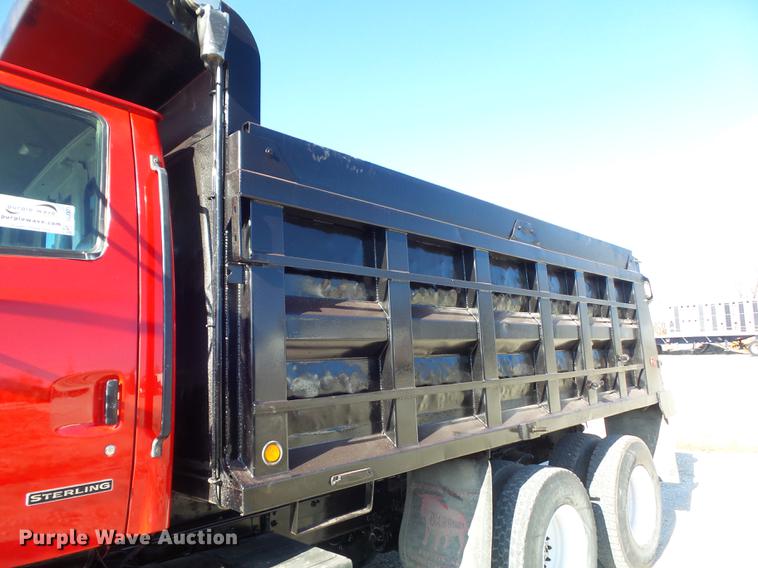 image for item DC7373 2001 Sterling L9500 dump truck