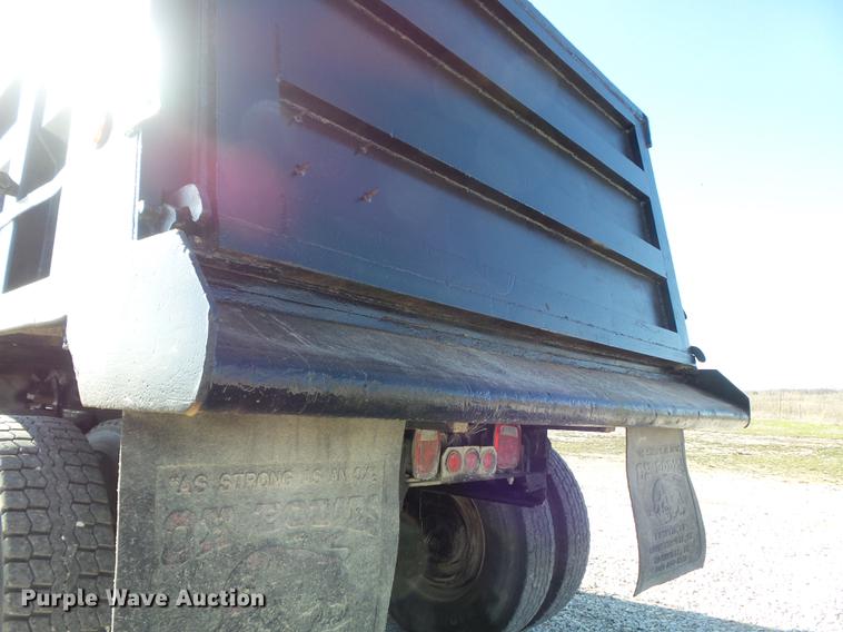 image for item DC7373 2001 Sterling L9500 dump truck