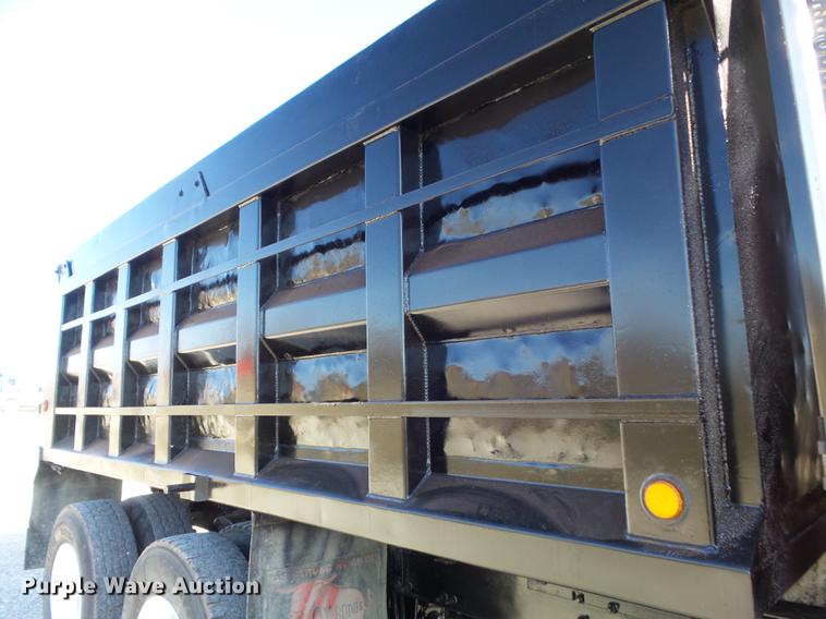 image for item DC7373 2001 Sterling L9500 dump truck