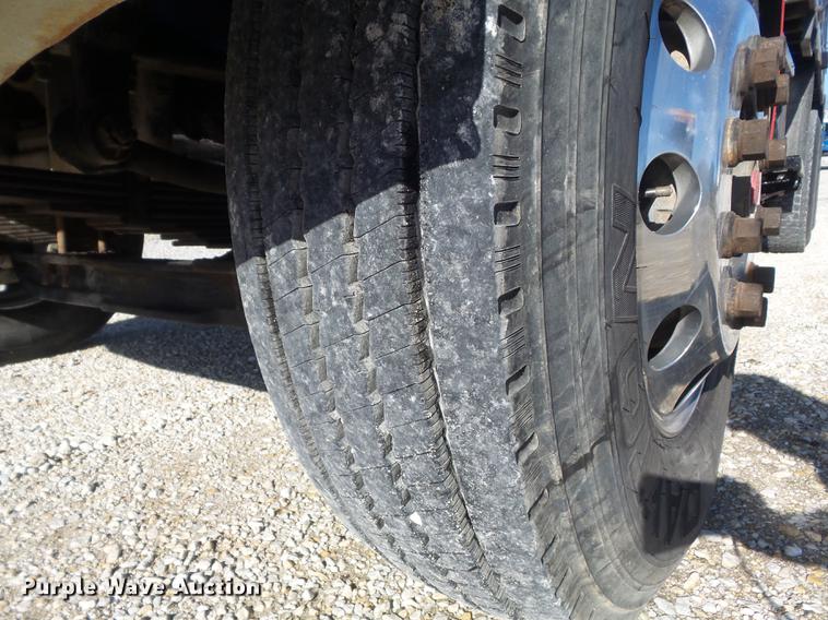 image for item DC7373 2001 Sterling L9500 dump truck