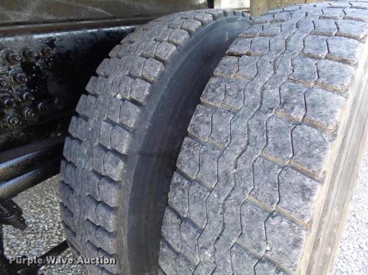 image for item DC7373 2001 Sterling L9500 dump truck