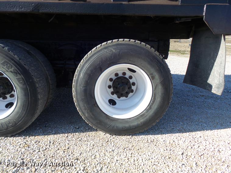 image for item DC7373 2001 Sterling L9500 dump truck