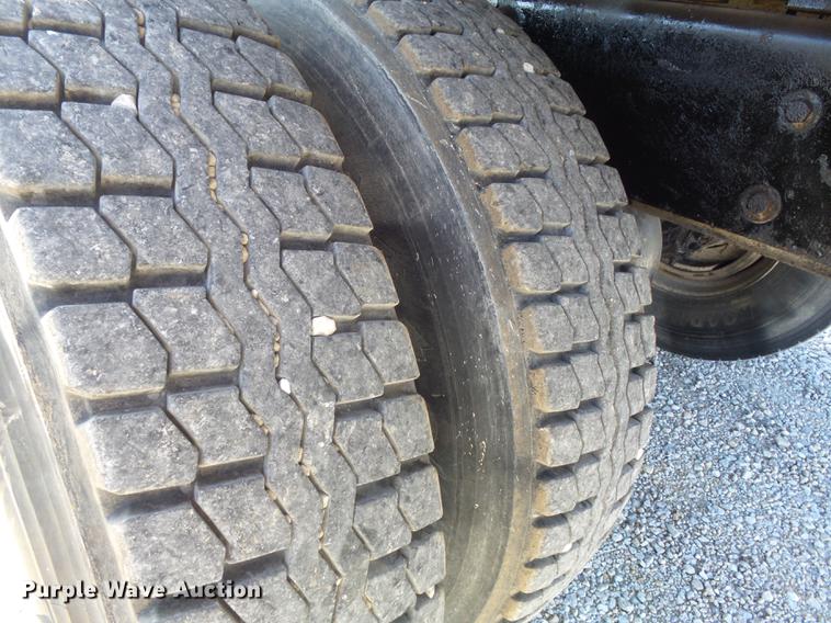 image for item DC7373 2001 Sterling L9500 dump truck