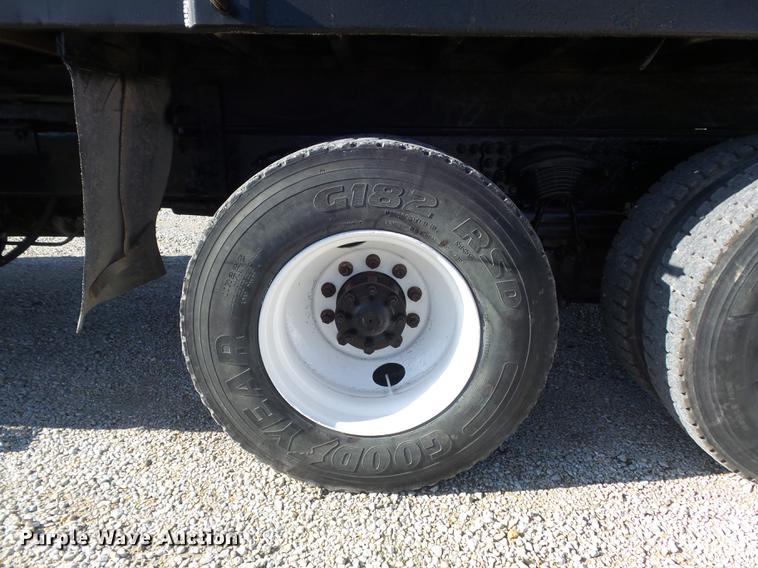 image for item DC7373 2001 Sterling L9500 dump truck