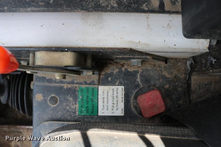 image for item DC7643 1998 Bobcat 863 skid steer