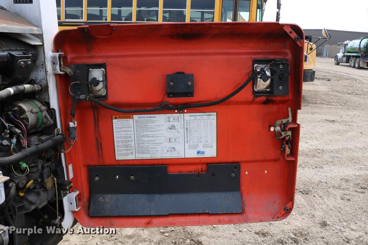 image for item DC7643 1998 Bobcat 863 skid steer