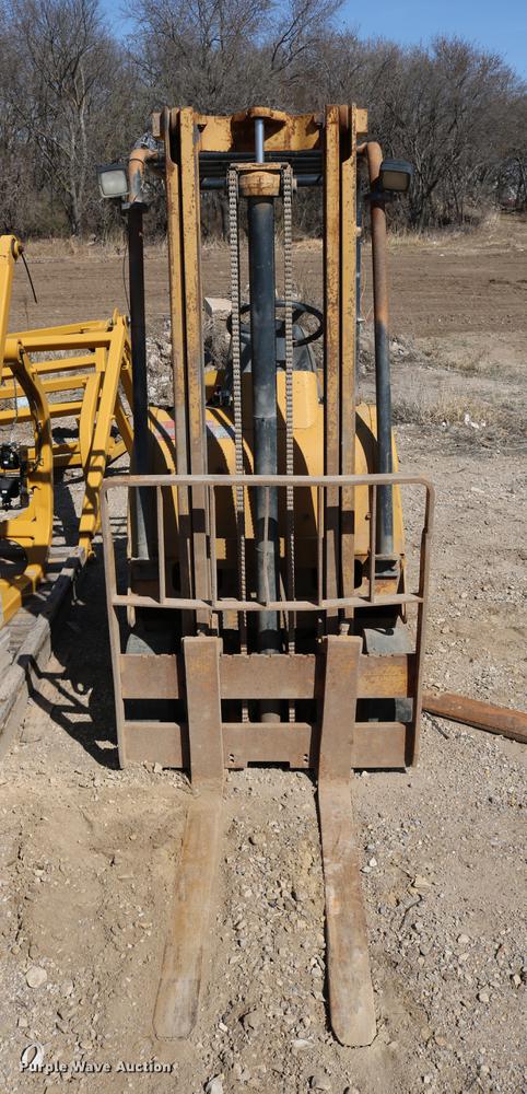 image for item DC7644 Caterpillar TC30 forklift