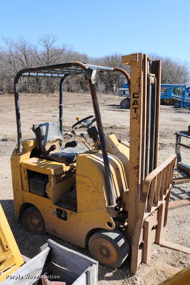 image for item DC7644 Caterpillar TC30 forklift