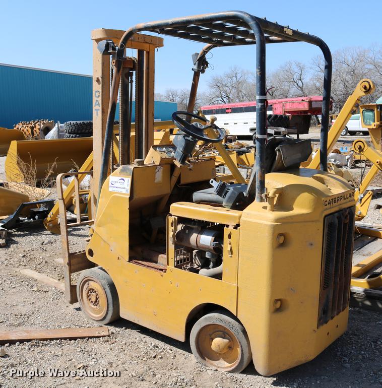 image for item DC7644 Caterpillar TC30 forklift