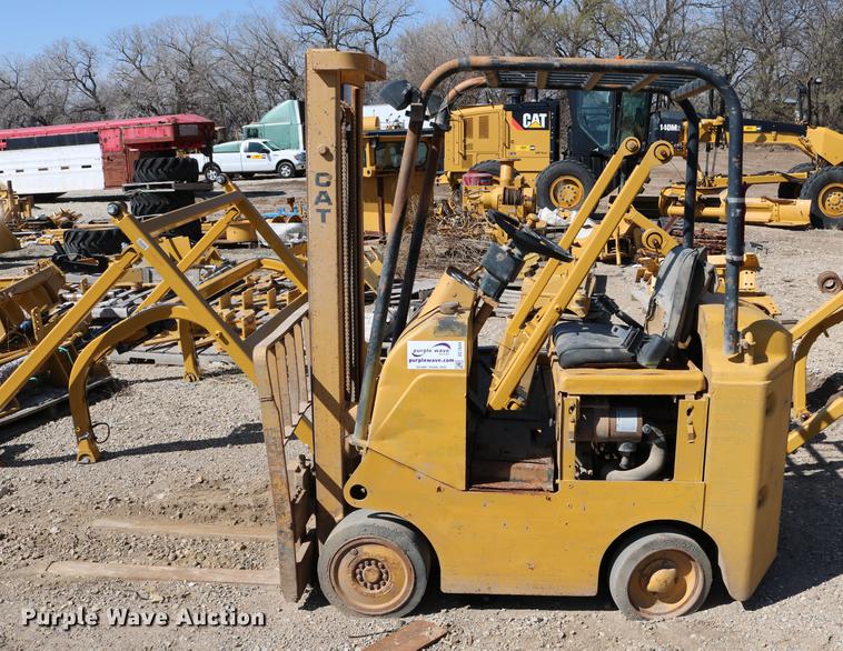 image for item DC7644 Caterpillar TC30 forklift