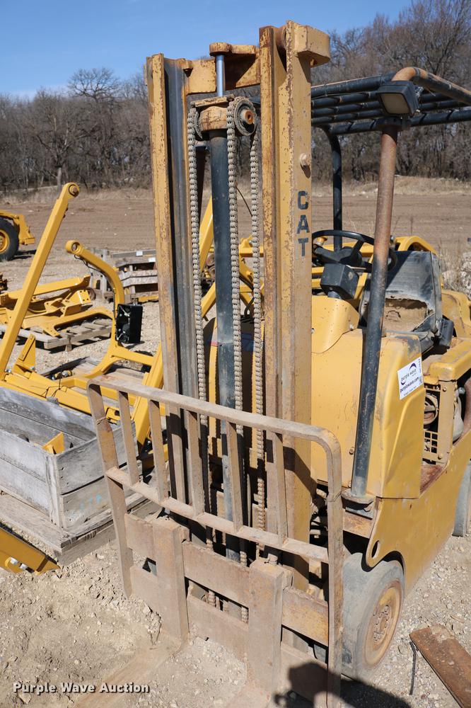 image for item DC7644 Caterpillar TC30 forklift