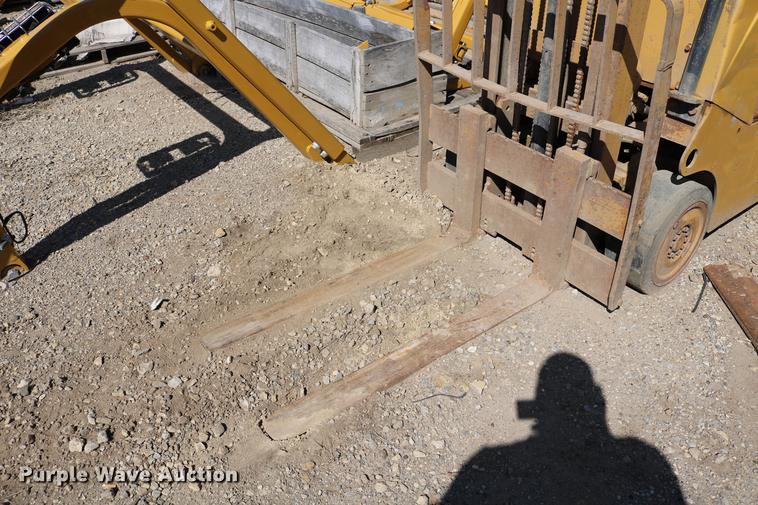 image for item DC7644 Caterpillar TC30 forklift