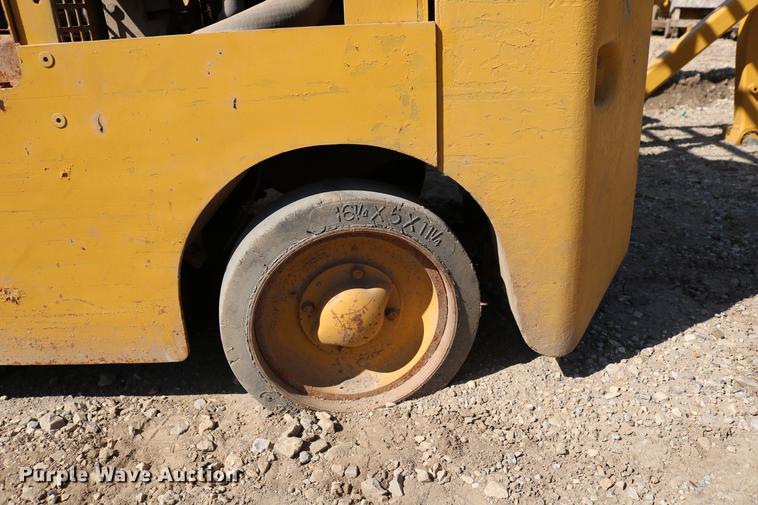 image for item DC7644 Caterpillar TC30 forklift