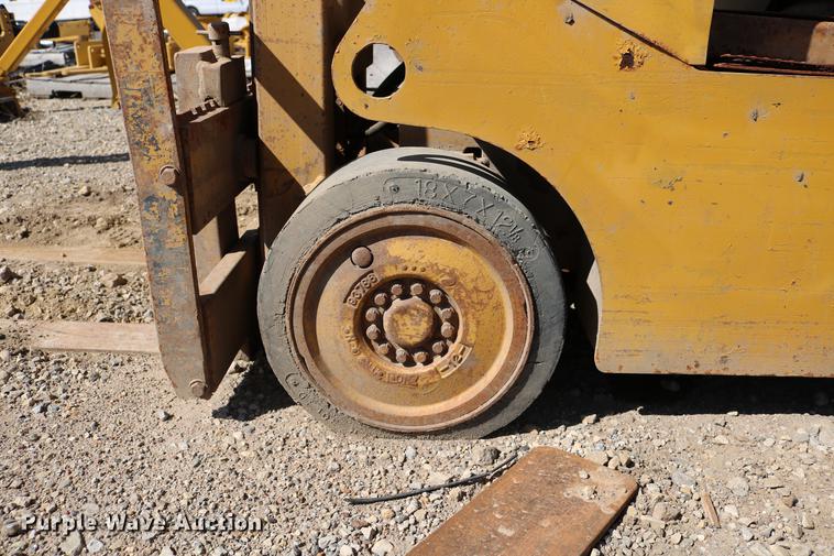 image for item DC7644 Caterpillar TC30 forklift