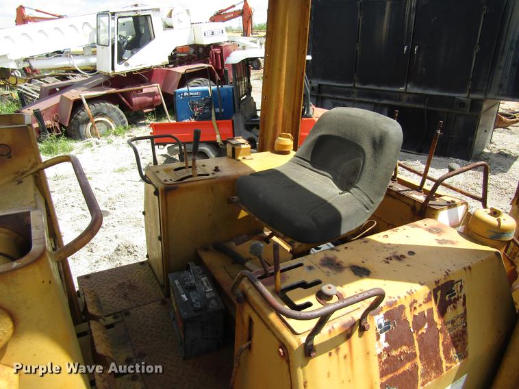 image for item DC7919 1978 Caterpillar 931 track loader