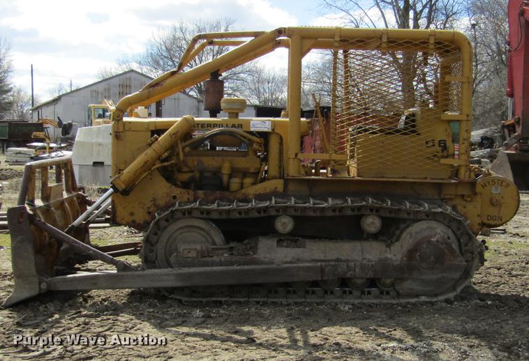 image for item DD2726 1965 Caterpillar D6B dozer