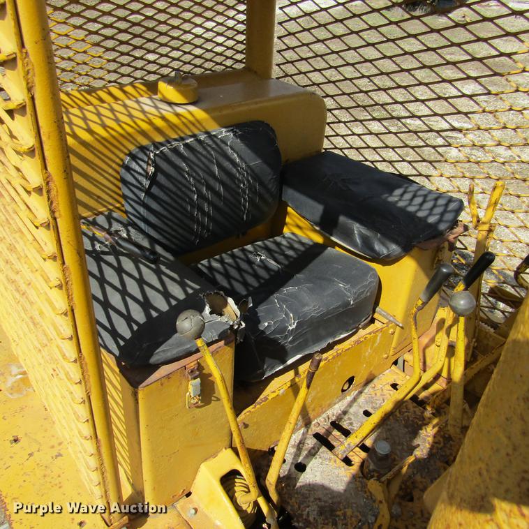 image for item DD2726 1965 Caterpillar D6B dozer