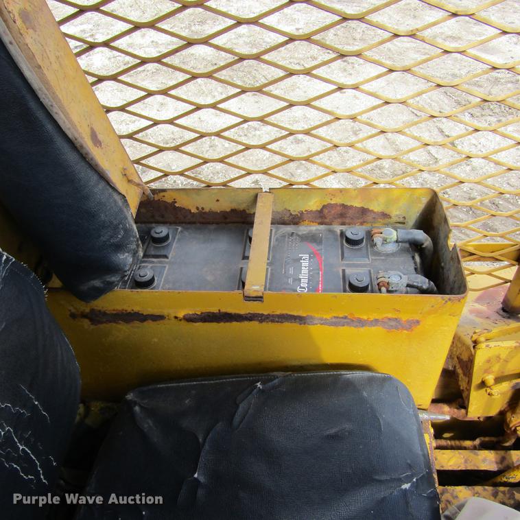 image for item DD2726 1965 Caterpillar D6B dozer