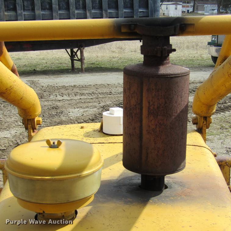 image for item DD2726 1965 Caterpillar D6B dozer