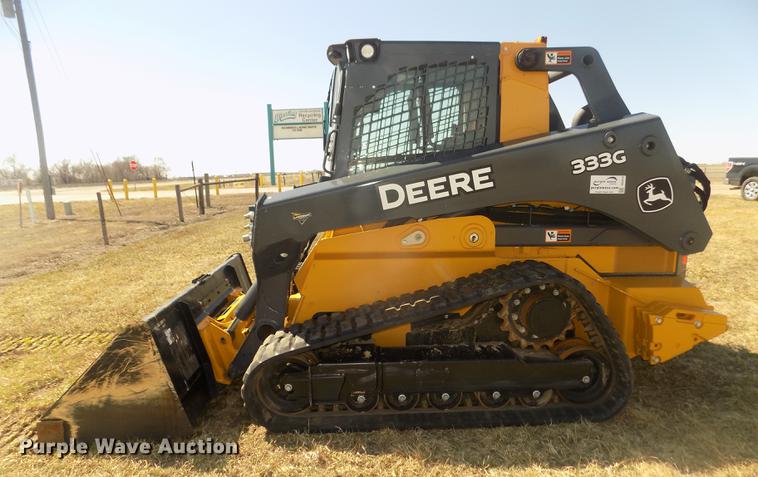 image for item DD2810 2017 John Deere 333G skid steer