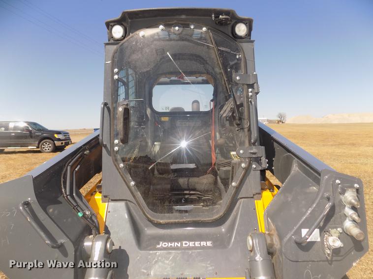 image for item DD2810 2017 John Deere 333G skid steer