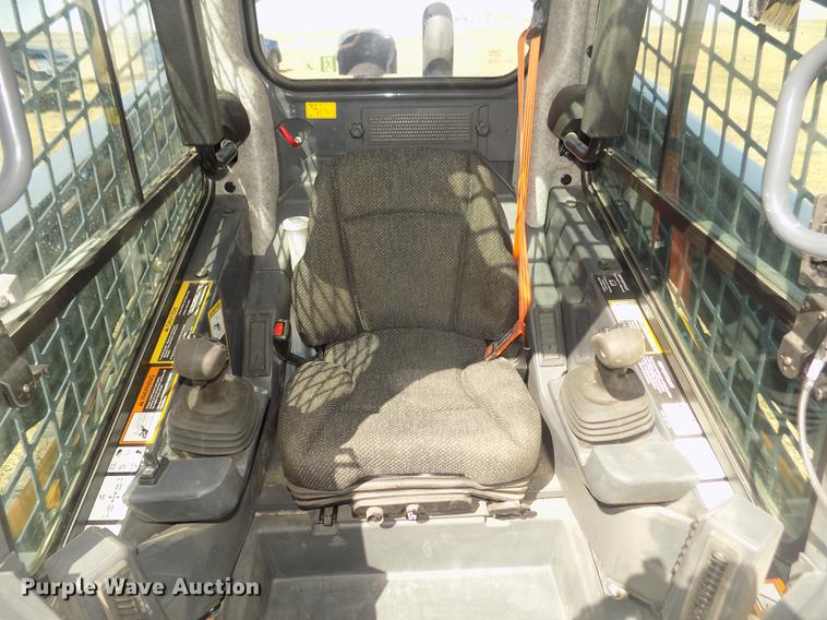 image for item DD2810 2017 John Deere 333G skid steer