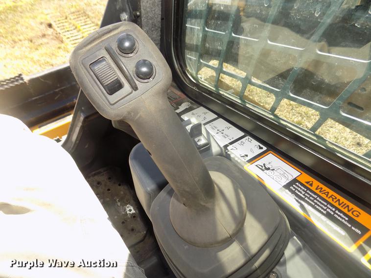 image for item DD2810 2017 John Deere 333G skid steer