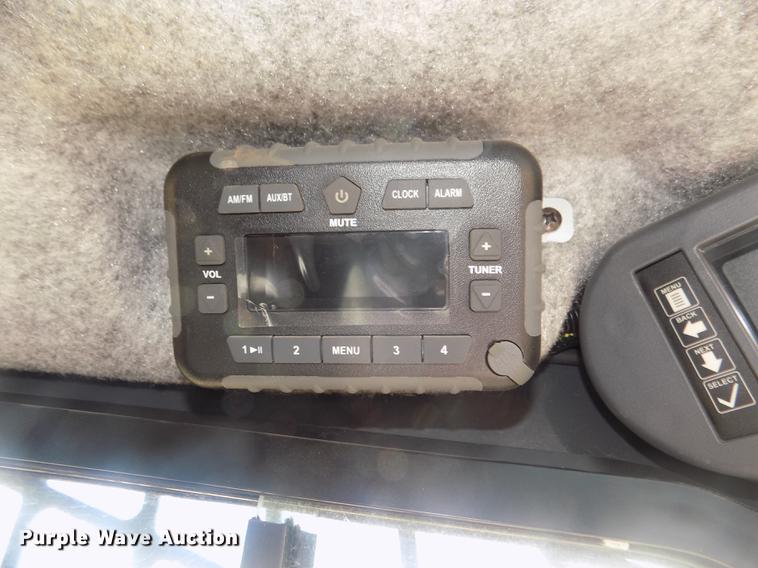 image for item DD2810 2017 John Deere 333G skid steer