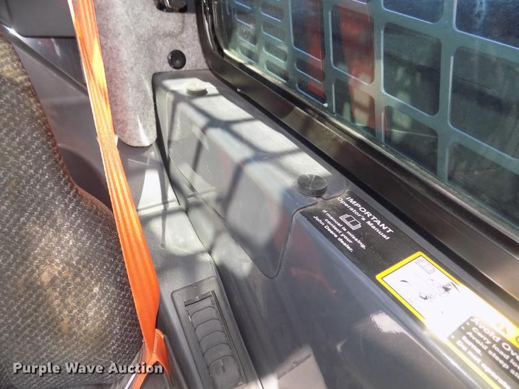 image for item DD2810 2017 John Deere 333G skid steer