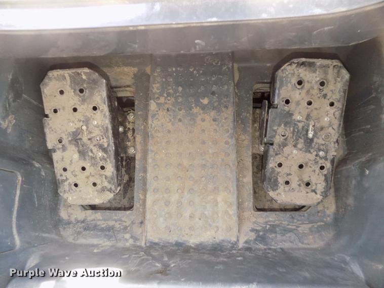 image for item DD2810 2017 John Deere 333G skid steer