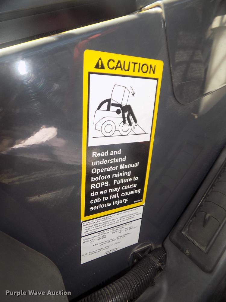 image for item DD2810 2017 John Deere 333G skid steer