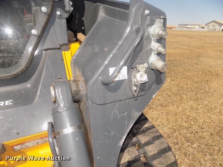 image for item DD2810 2017 John Deere 333G skid steer