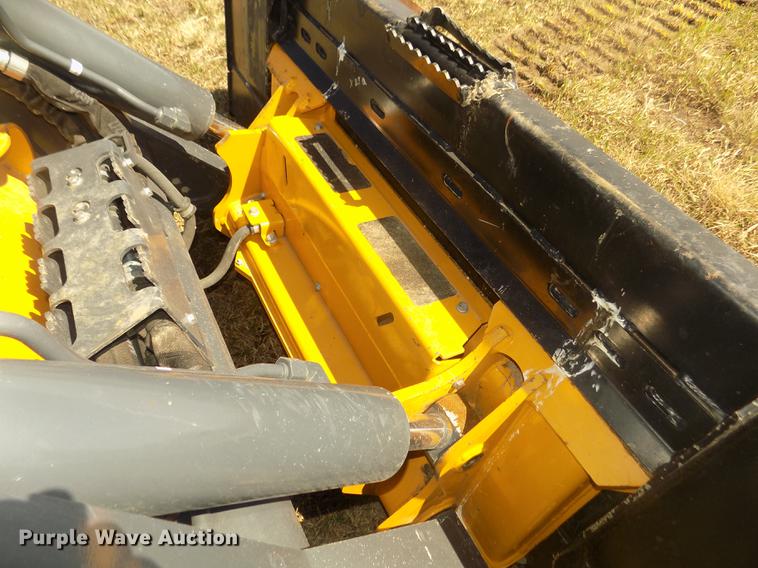 image for item DD2810 2017 John Deere 333G skid steer