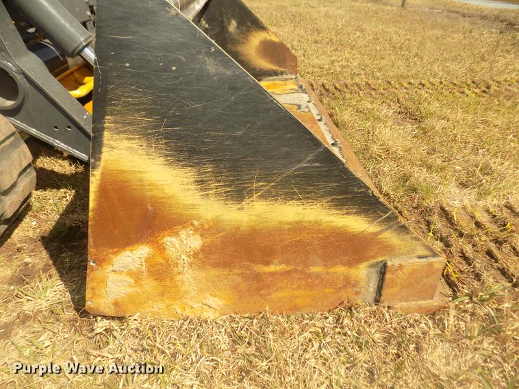 image for item DD2810 2017 John Deere 333G skid steer